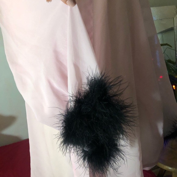 La vie en rose pink sexy robe with feather details - Picture 2 of 4